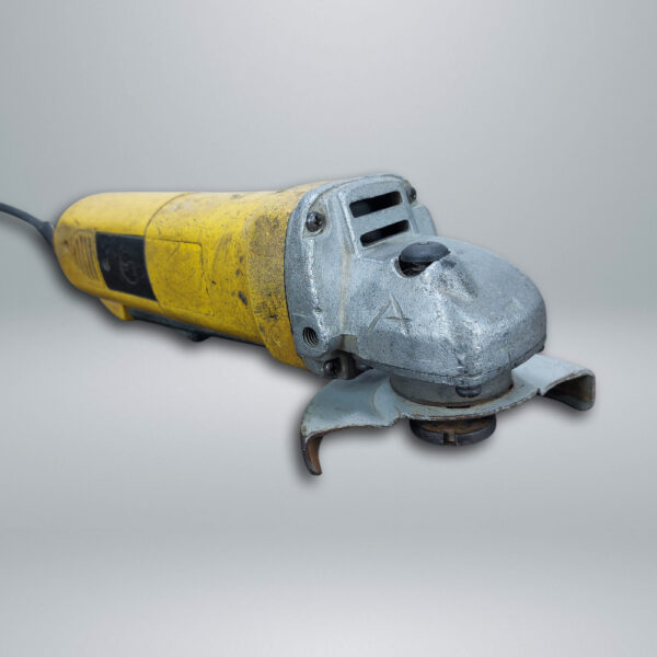 dwealt angle grinder 100m